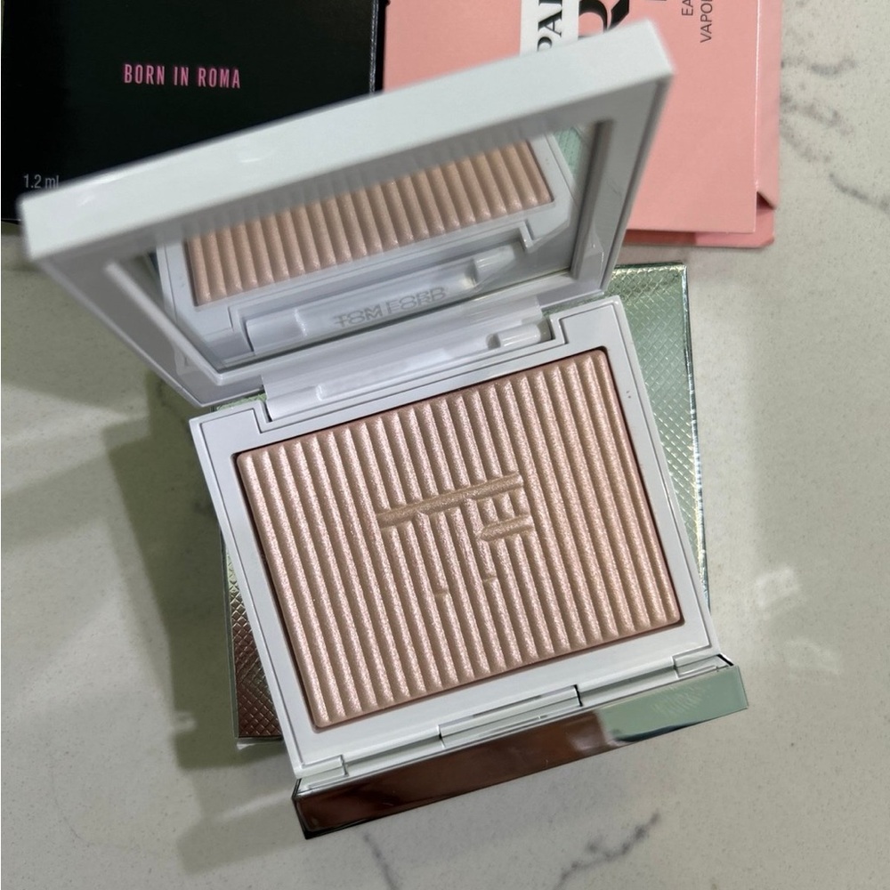 Tom Ford beauty highlighter Rose Irise limited edition